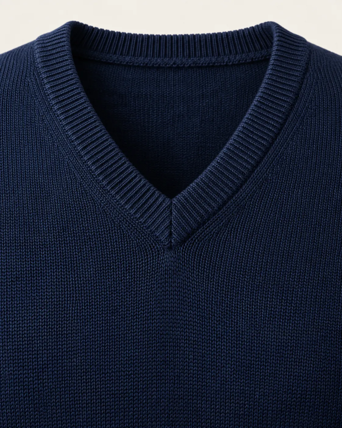 Suéter tejido cuello V caballero azul marino, detalle de tejido de punto