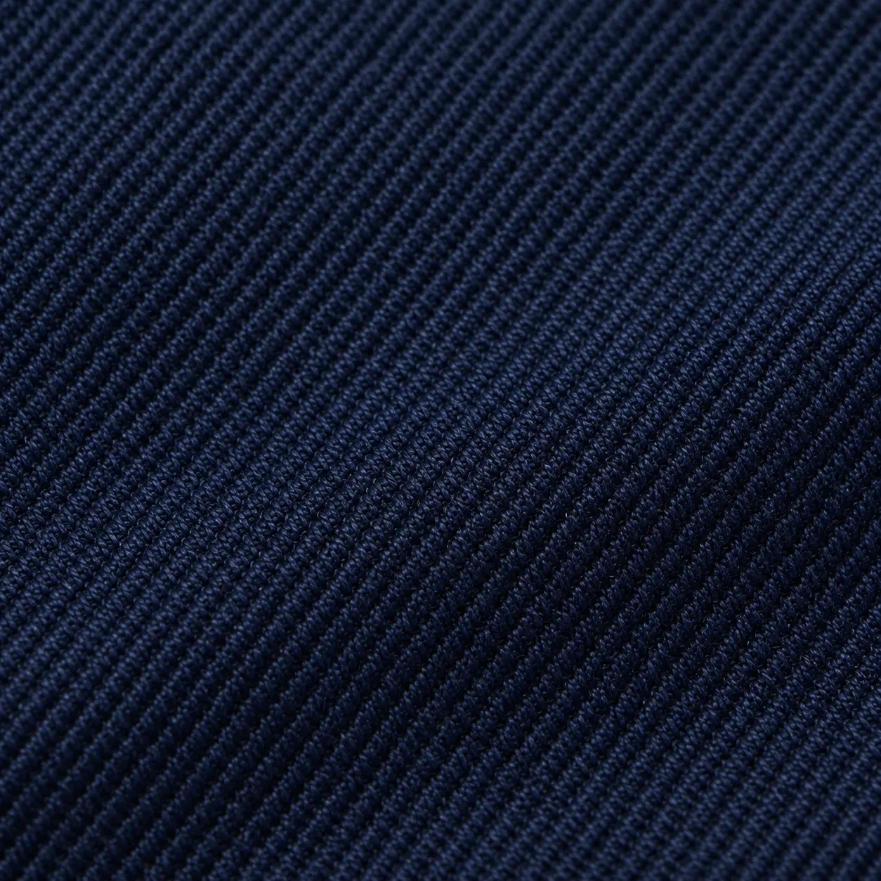 Macro de gabardina azul marino con su tejido en diagonal